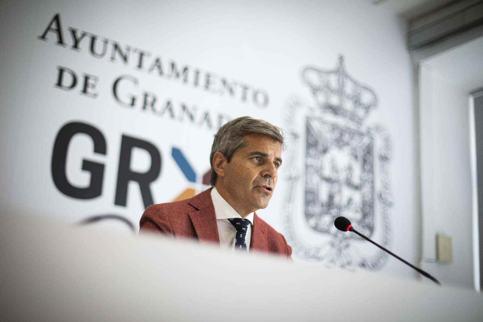El concejal del PP, César Díaz, durante la rueda de prensa.