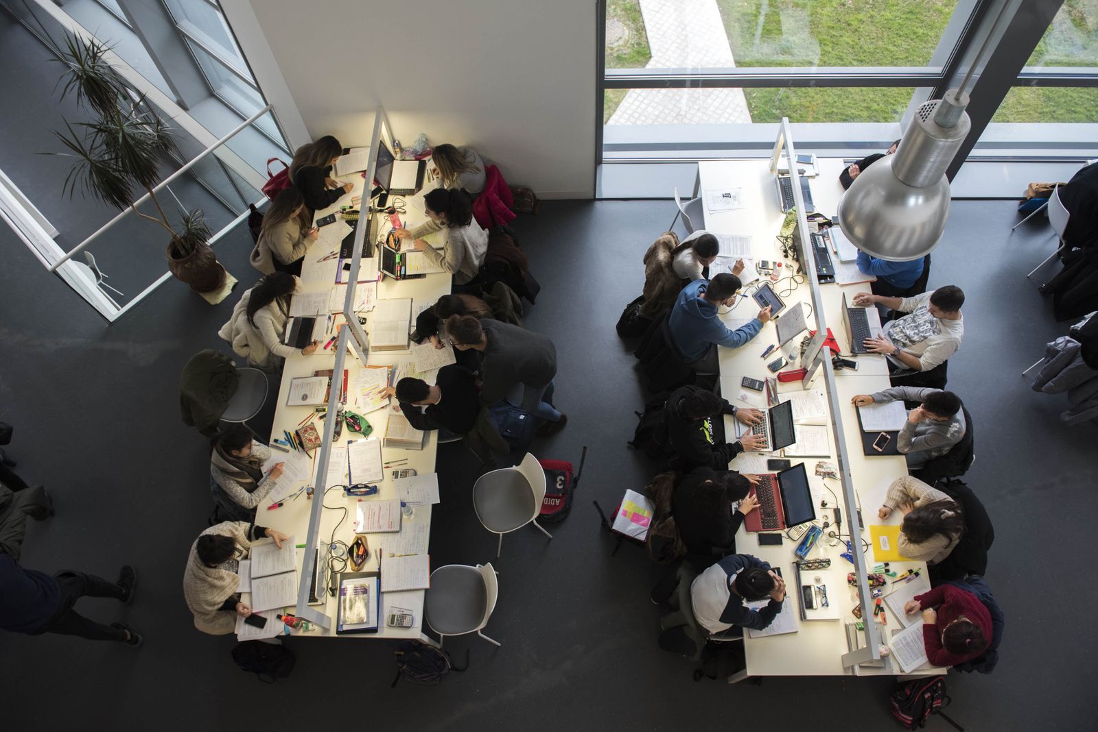 Sala de estudio del campus universitario en el PTS.