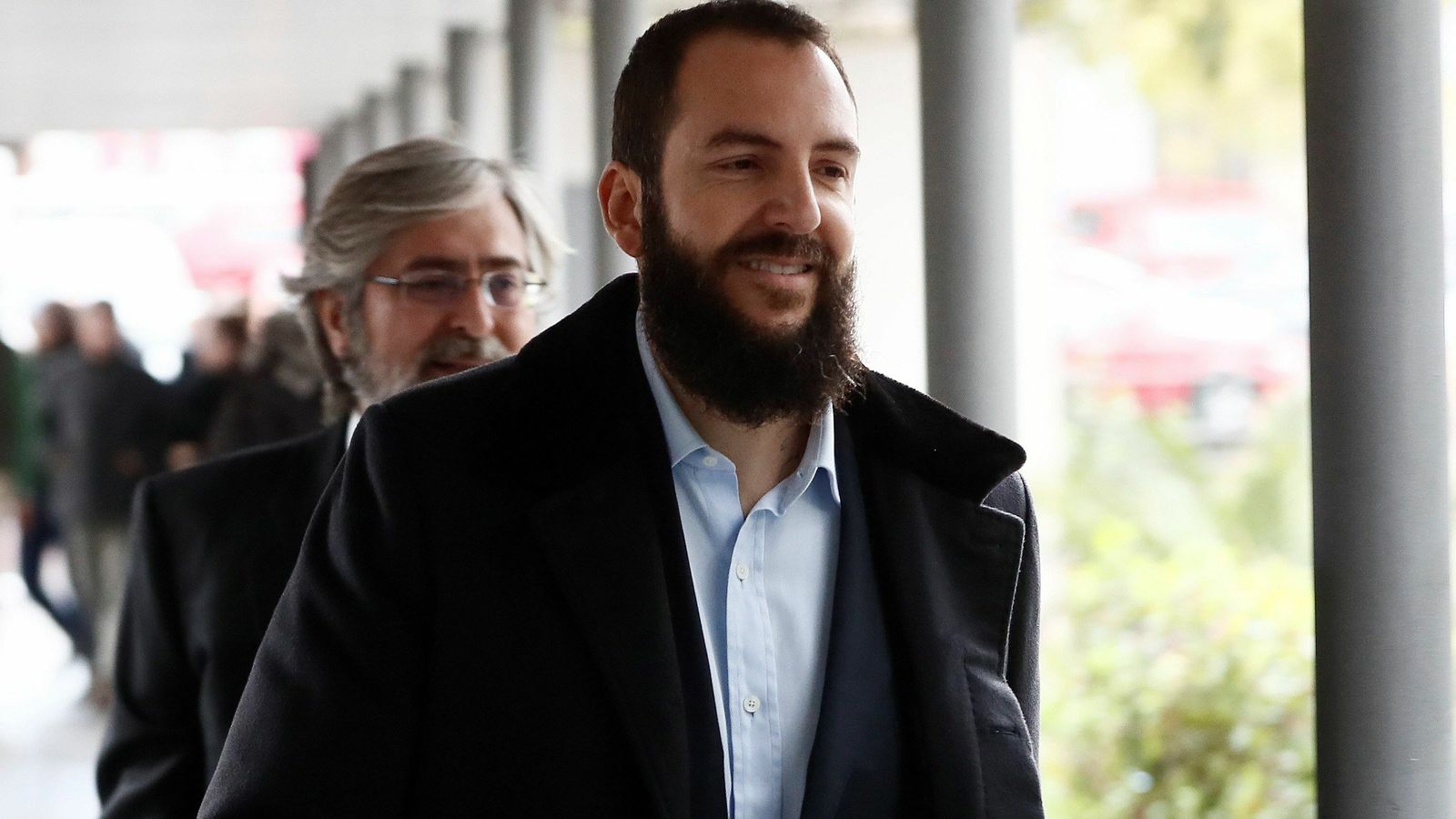 Borja, sonriente, a su llegada a los juzgados el miércoles por la mañana.