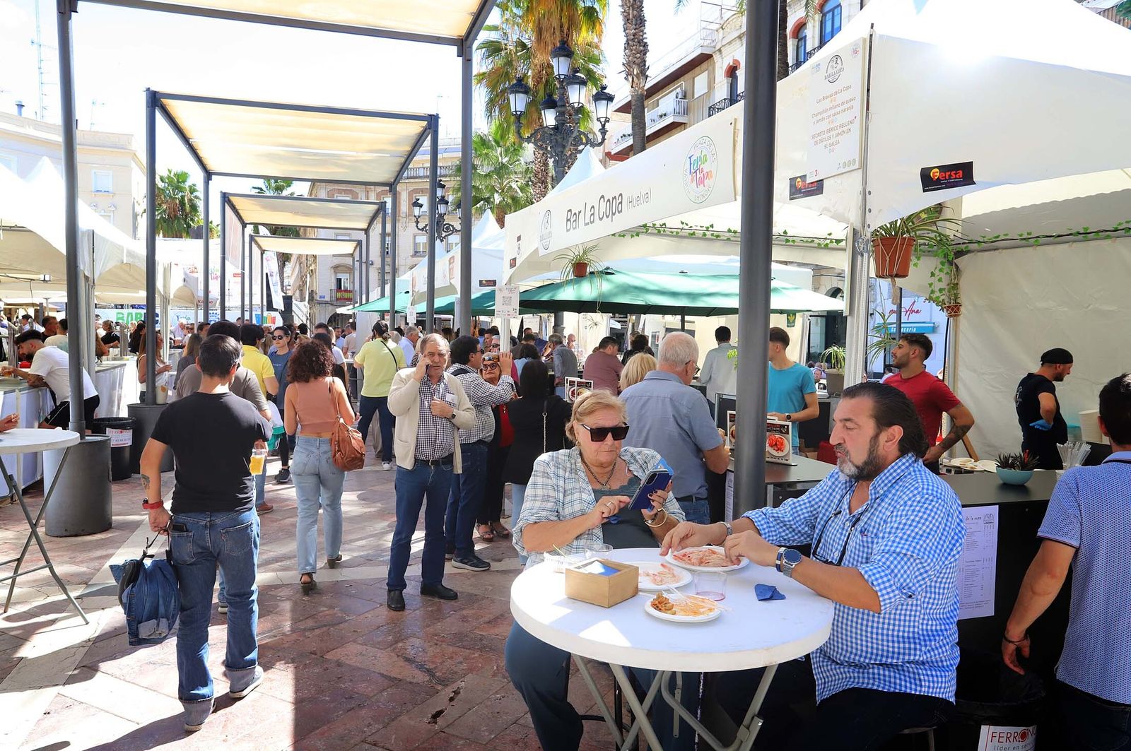 Imágenes del gran ambiente en el segundo día de la Feria de la Tapa