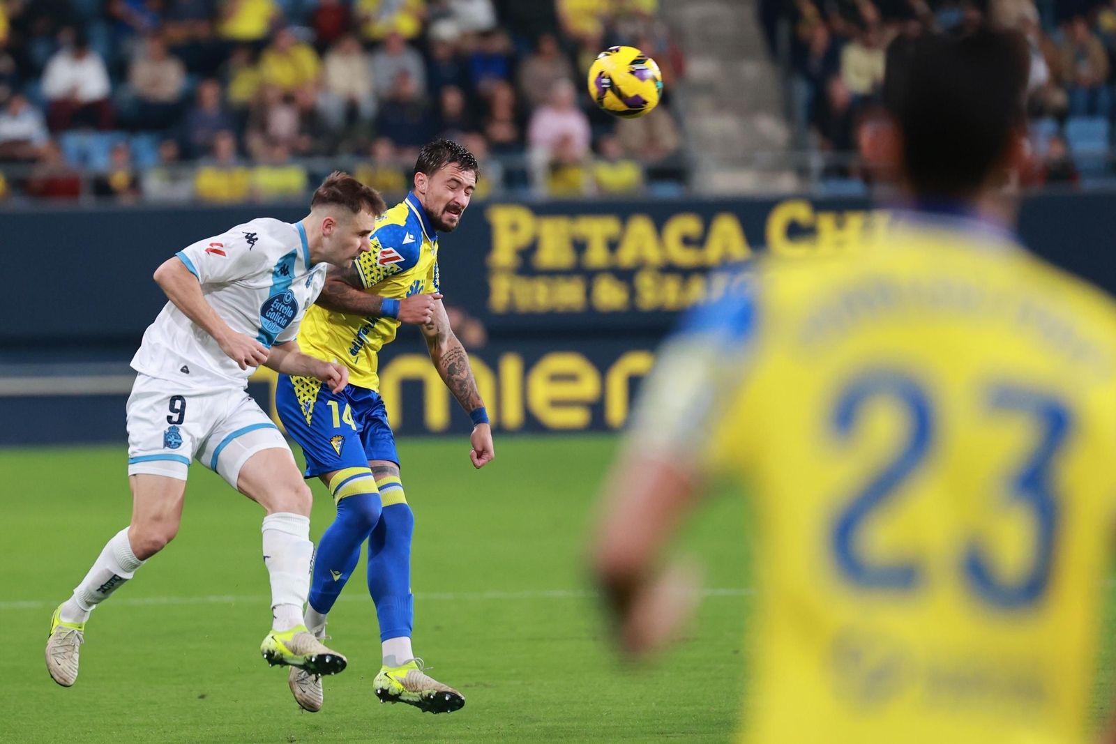 Búscate entre las imágenes del partido de fútbol entre Cádiz CF y Deportivo