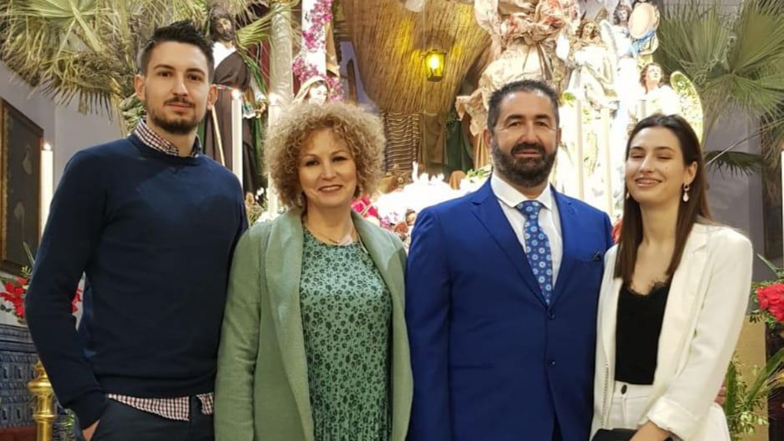 Juan Cristóbal, junto a sus padres y su hermana, en una de sus últimas fotos familiares.