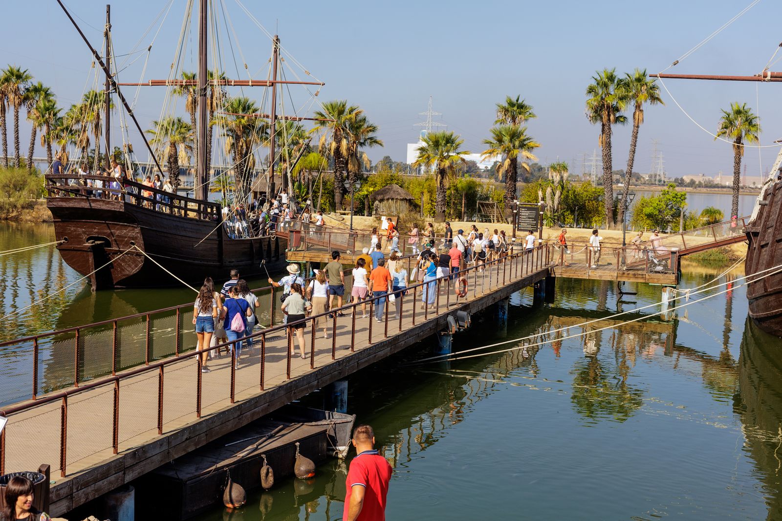 Las imágenes del Muelle de las Carabelas este 12 de octubre