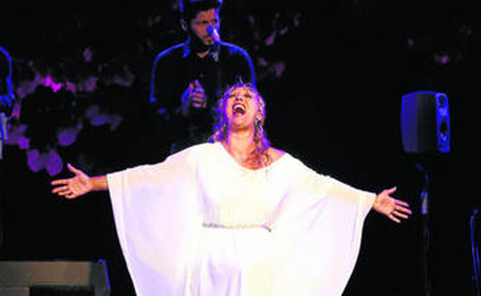 Esperanza Fernández cantó diversos palos flamencos, imbuidos de lleno por la poesía de Saramago