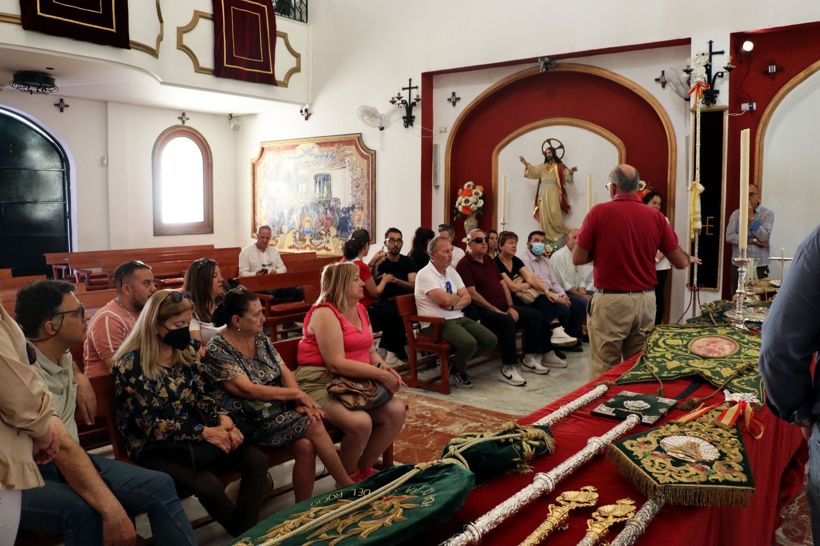 Visita guiada de la ONCE a la Hermandad de Emigrantes de Huelva, en imágenes