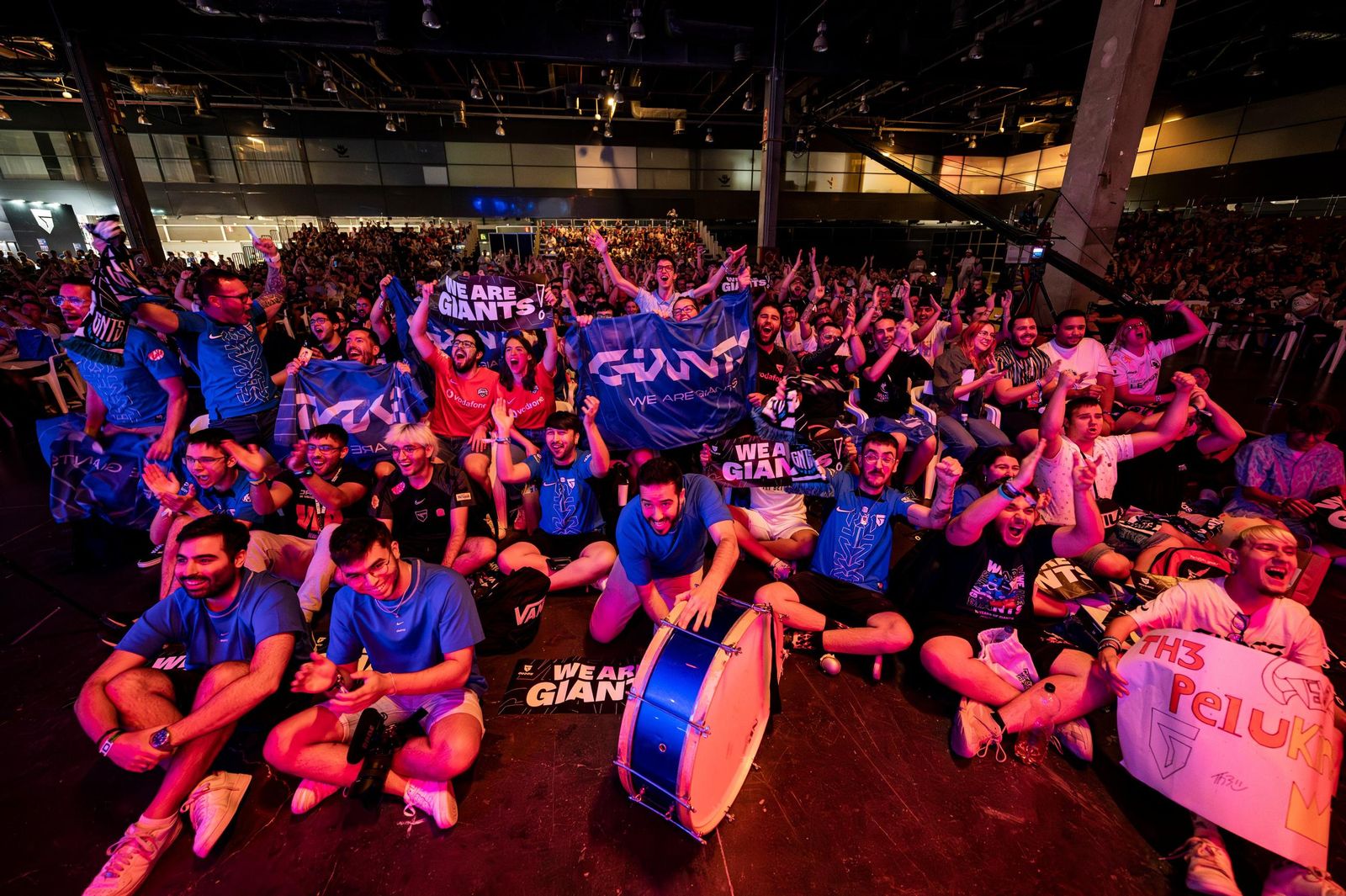 Aficionados de GIANTX durante un encuentro del club.