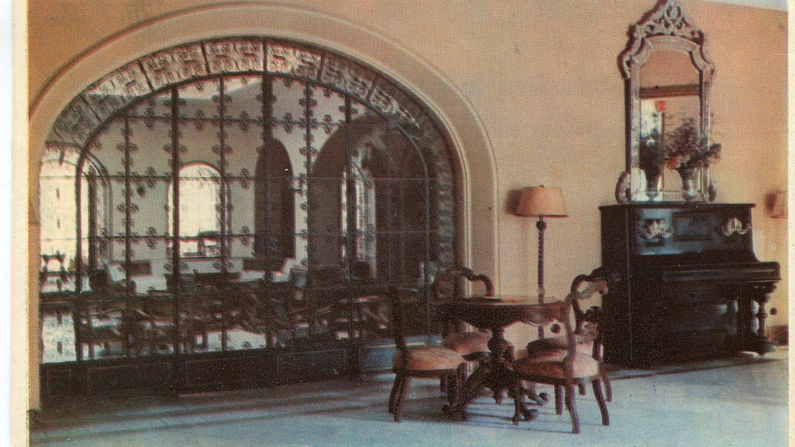 Sala recibidor del hotel, años `50. Sala recibidor del hotel, años `50.