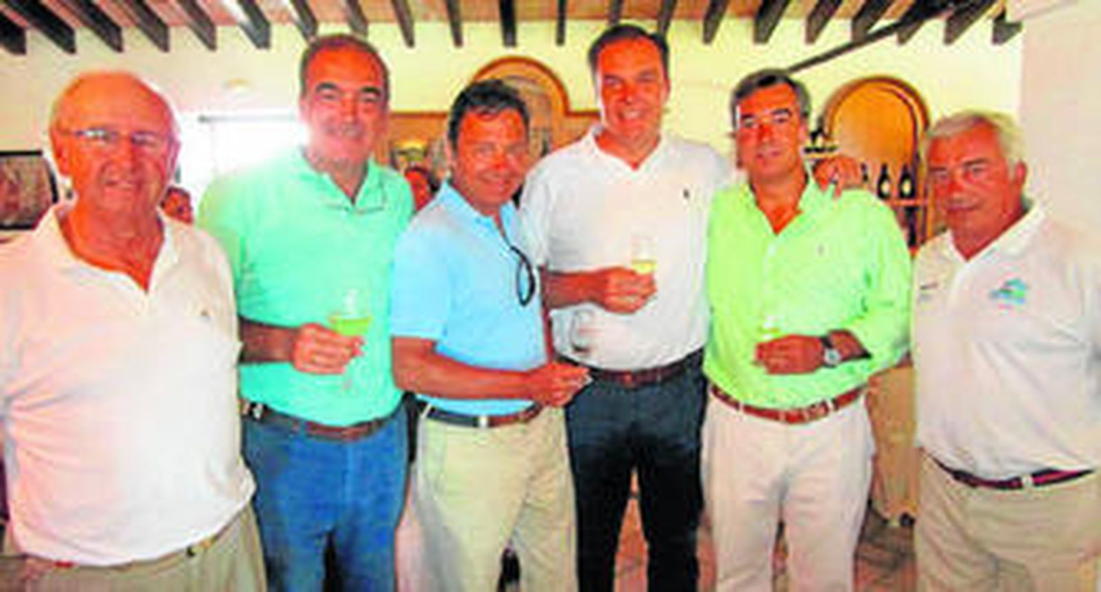 Pepe Gómez, Antonio Barbadillo, Fernando García Ferrer, Gabriel y Pablo Barbadillo y Manuel Álvarez, apoyaron un año más el trofeo Amsudán y tras finalizar el encuentro deportivo, se trasladaron a la bodega donde tuvieron lugar el almuerzo y la entrega de trofeos.