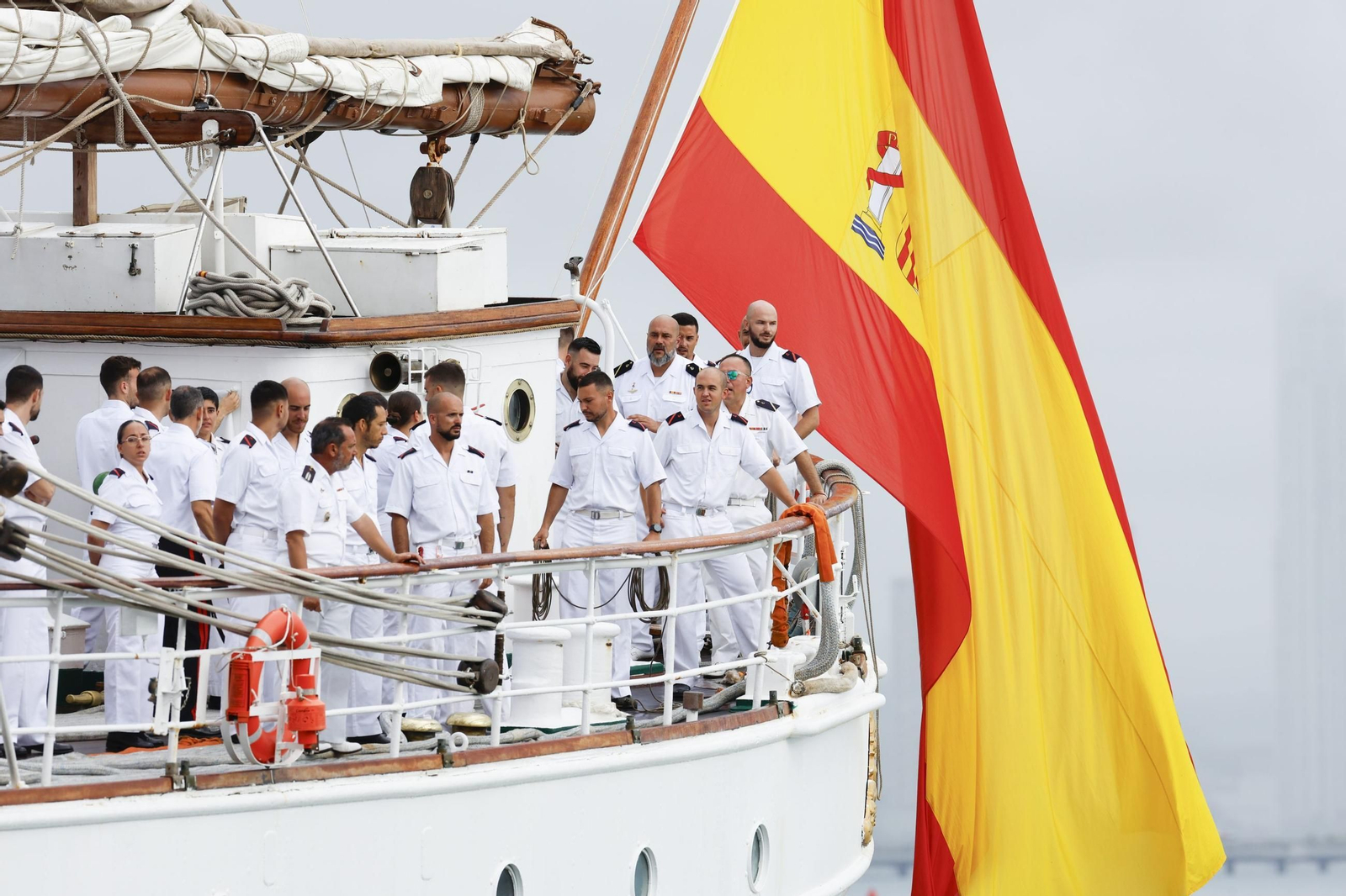 Las imágenes del rencuentro de la reina Letizia y la Princesa Leonor en el atraque del 'Elcano' en Panamá