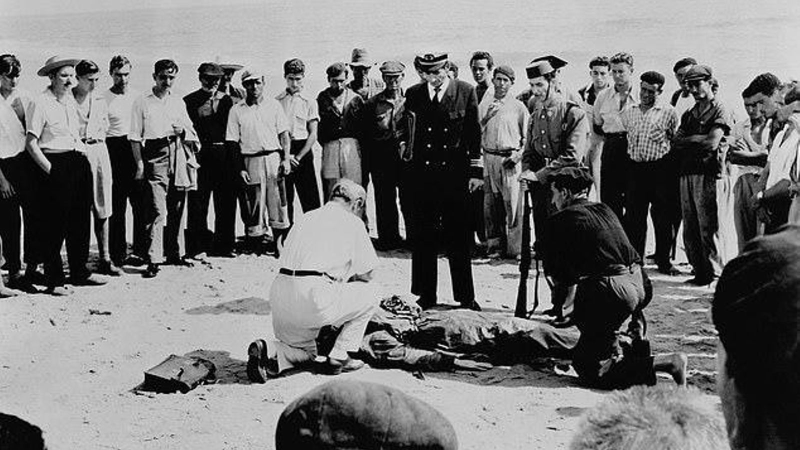 Escena de la aparición del cadáver en La Bota, en la película de 1956.