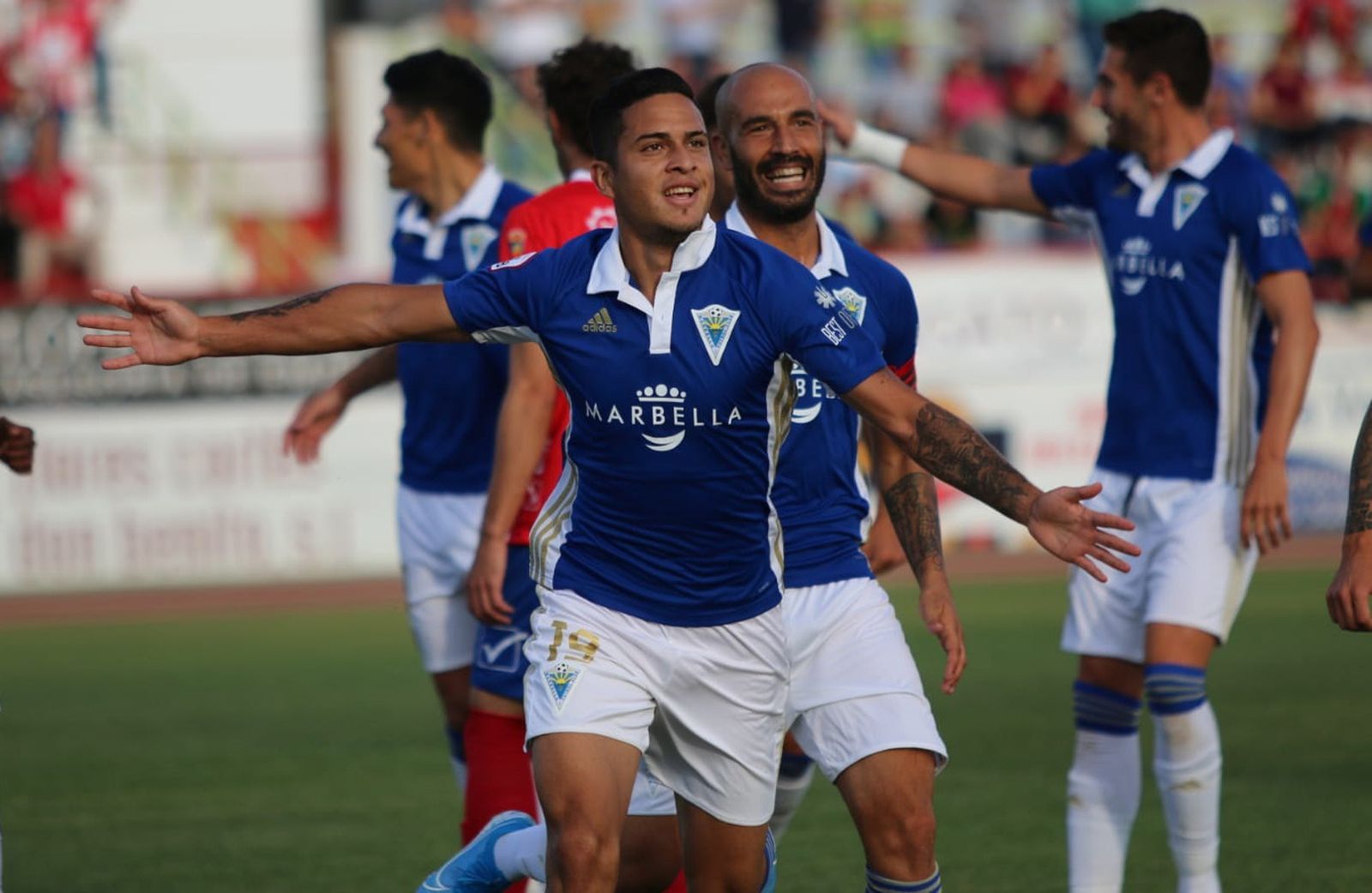 Yaimil celebra su gol.