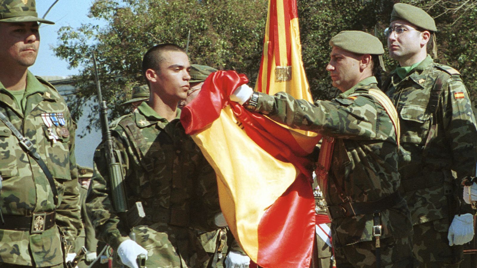 Una de las últimas juras de bandera de la mili obligatoria.