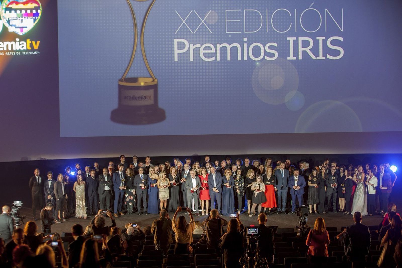 Foto de familia de los premiados en los Iris