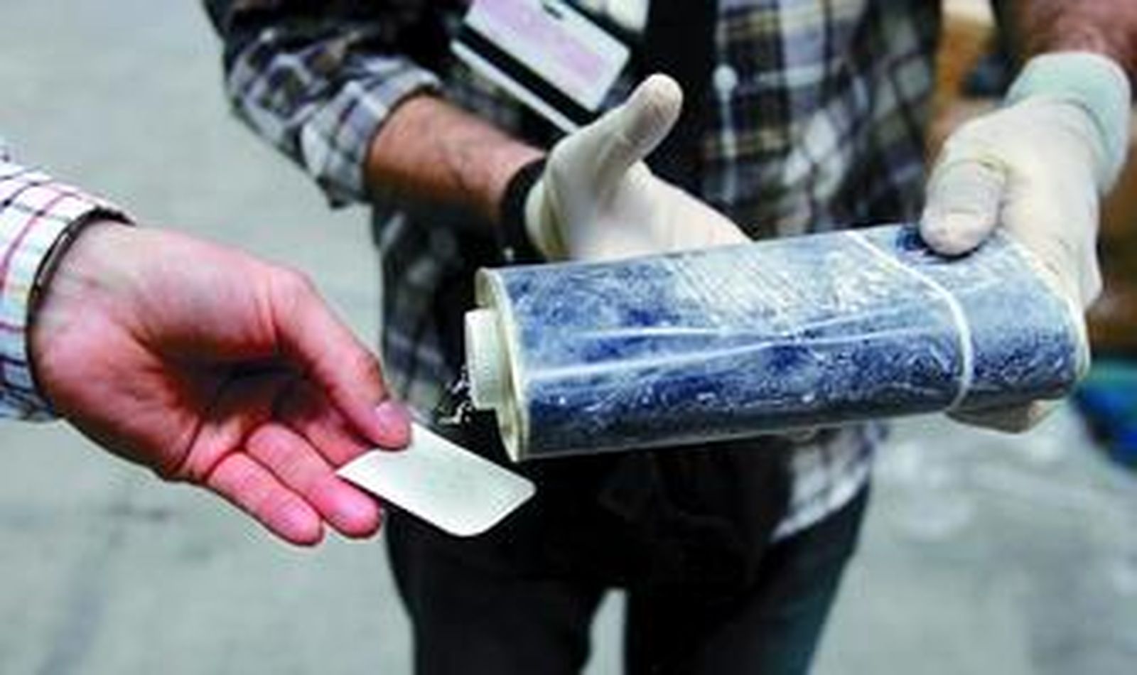 Control de narcotráfico de la Guardia Civil en el aeropuerto de Málaga.