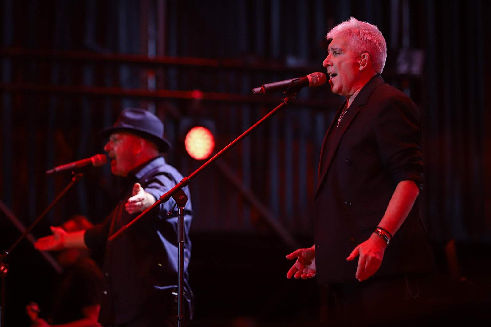 Todas las imágenes del concierto de Los Pecos en la Plaza de Toros de Granada.