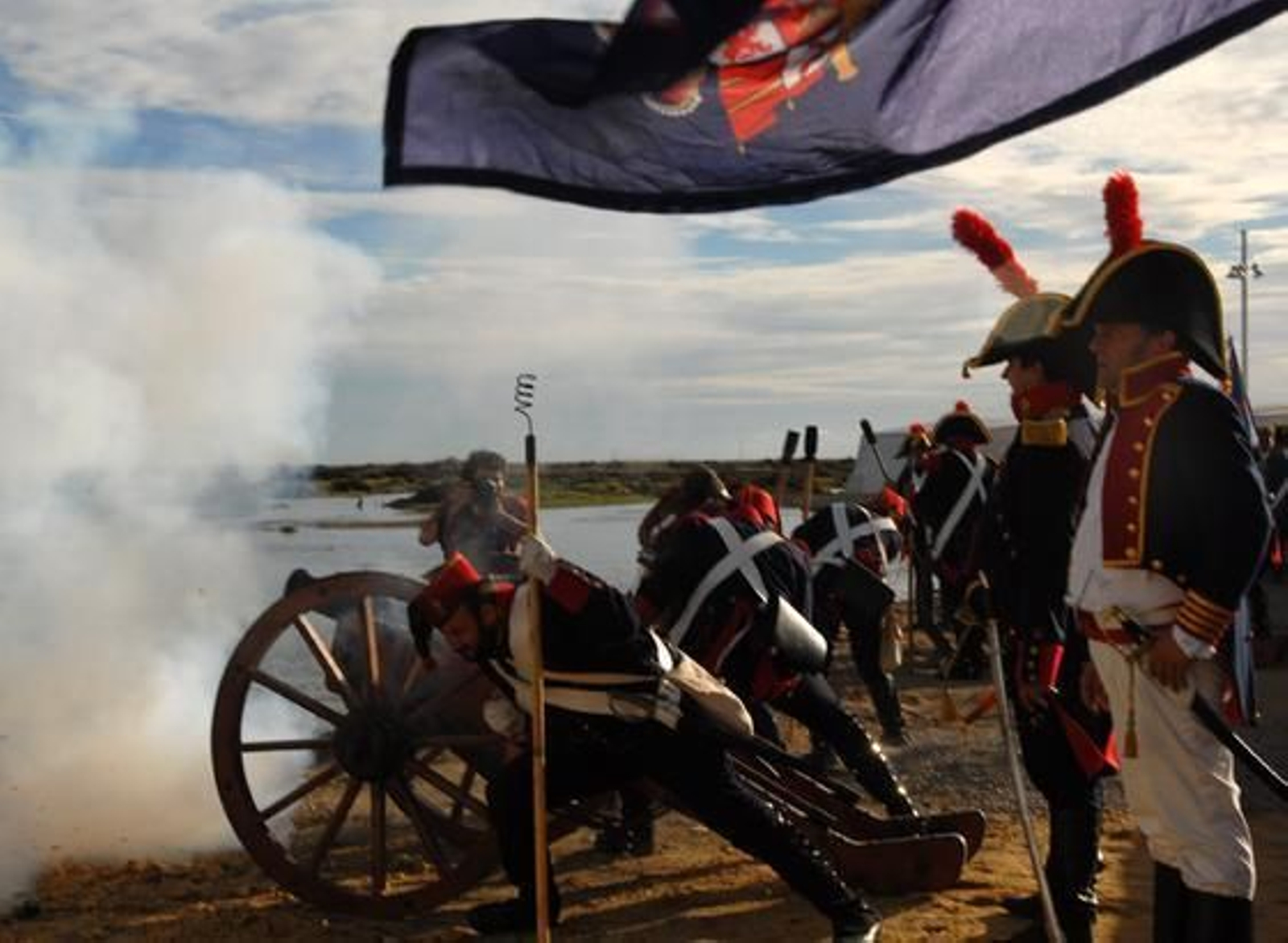 Unas 500 personas participan en la recreación de la batalla del Portazgo, en el entorno del puente Zuazo, con motivo del Bicentenario. 

Foto: Rioja