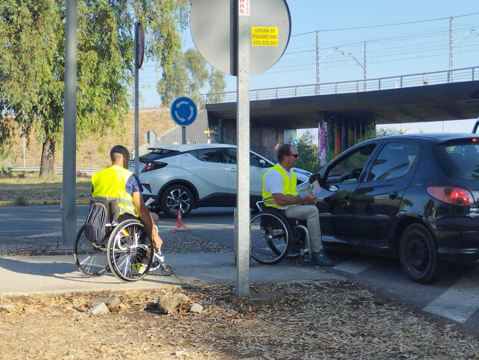 Víctimas de accidentes de tráfico colaboran con la DGT para concienciar contra las distracciones