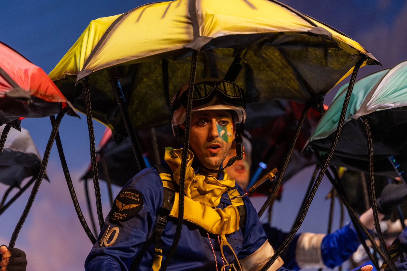 Imágenes de la actuación de la comparsa de Valverde del Camino "Los Lanzaos" en el Carnaval Colombino