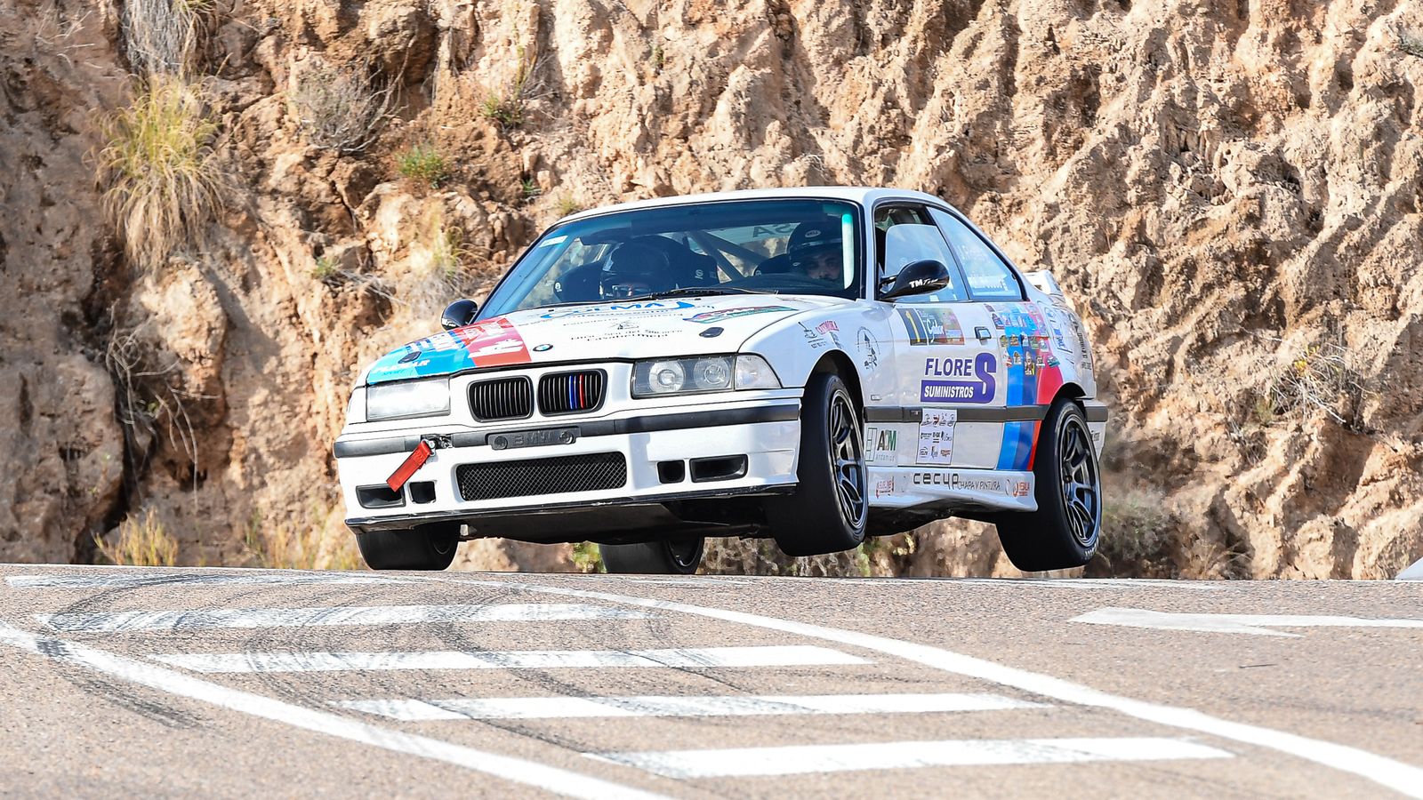 El vehículo de Jose Antonio González Flores y Juan Manuel Cobos a su paso por uno de los tramos del circuito.