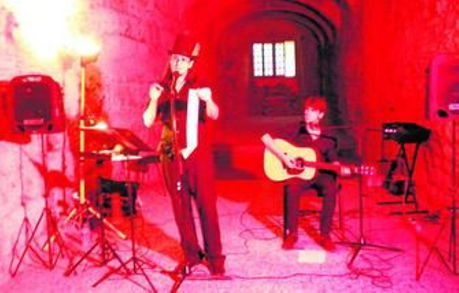 Un momento del espectáculo ofrecido ayer en el Castillo de Guzmán el Bueno de Tarifa.