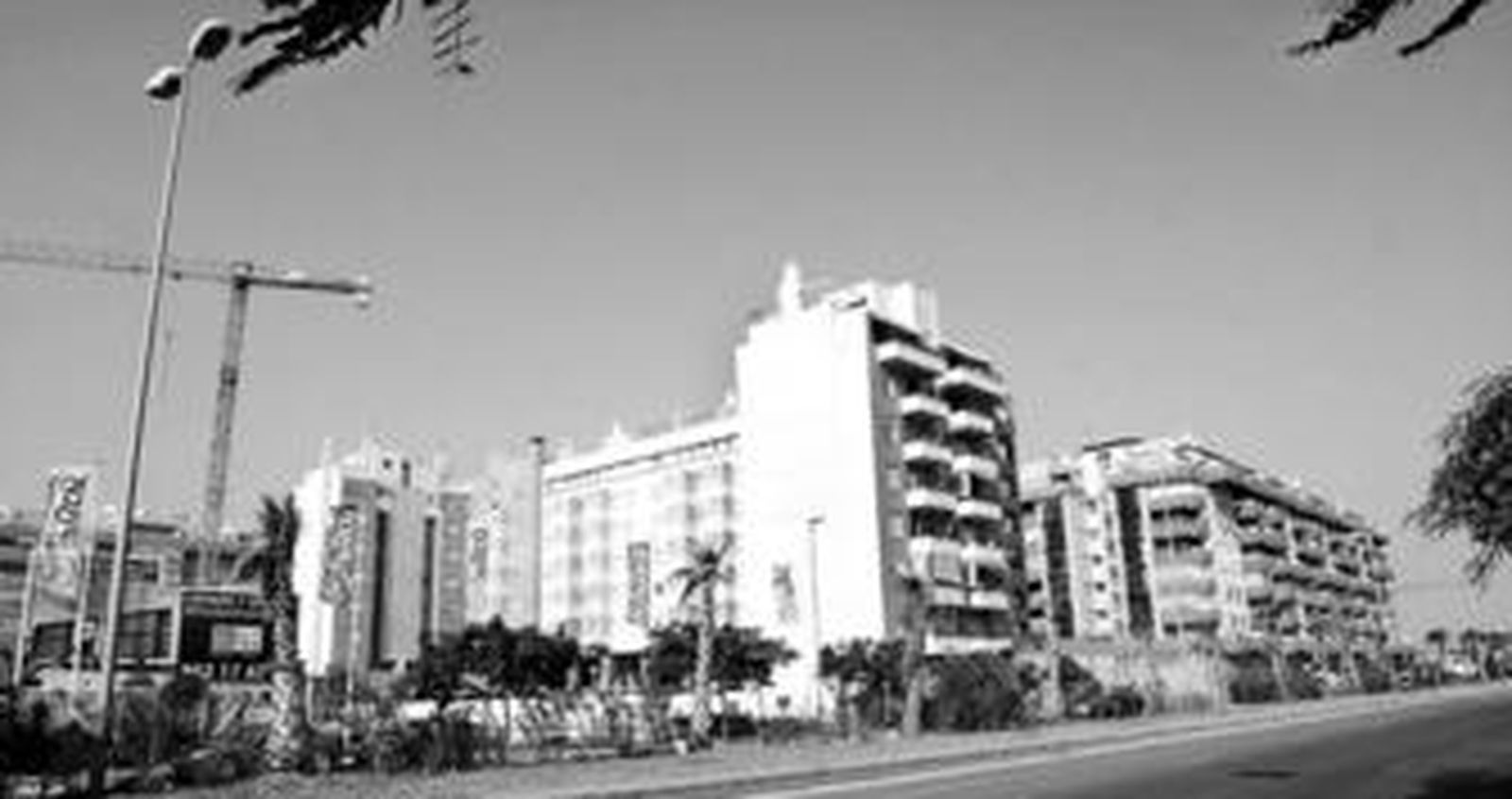 Construcciones en Parque Litoral, en la costa oeste de la capital.