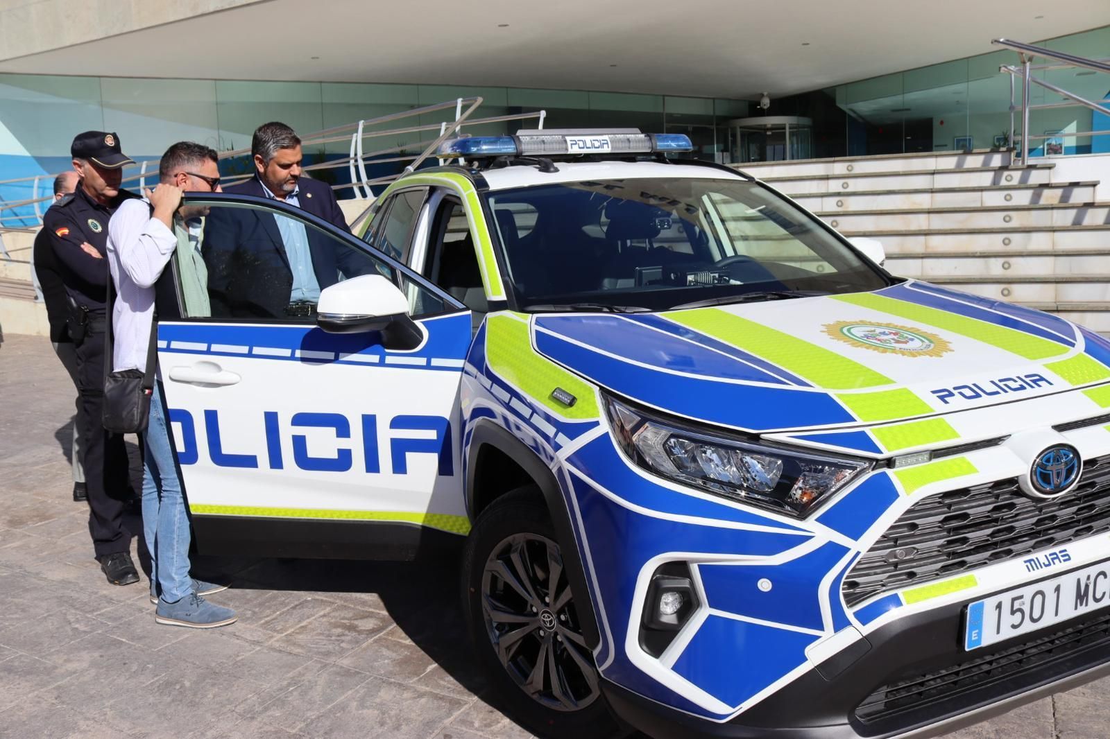La presentación de los nuevos vehículos todoterrenos híbridos de la Policía Local.