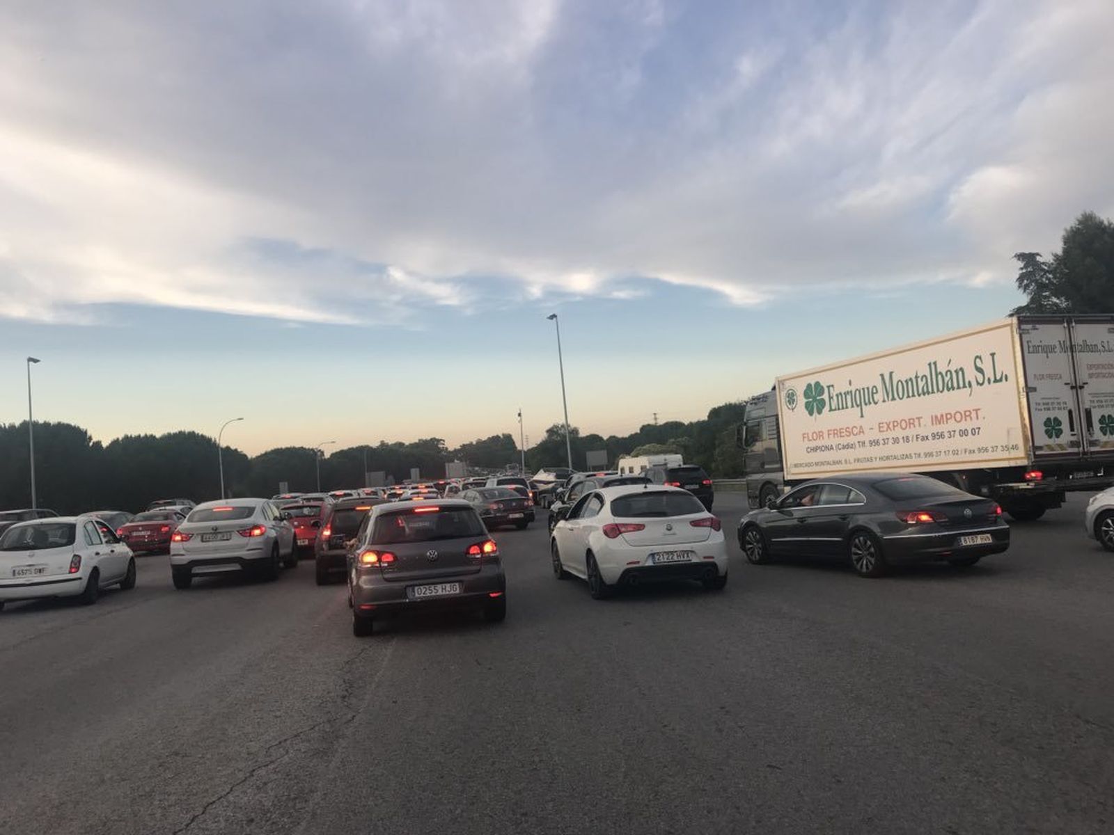El atasco de este domingo en el peaje de Las Cabezas.