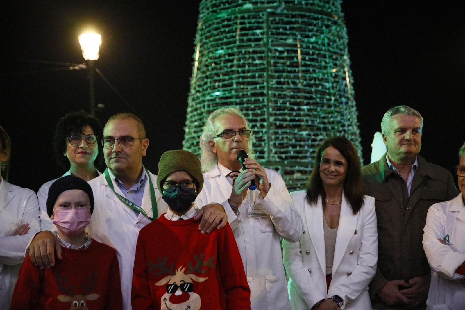 Las imágenes del encendido de la iluminación navideña en el Hospital Torrecárdenas de Almería