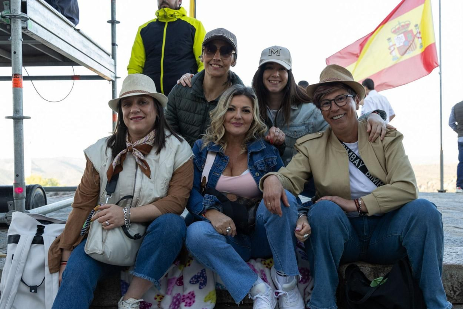 Miles de romeros acuden al encuentro de la Virgen de la Cabeza en su romería