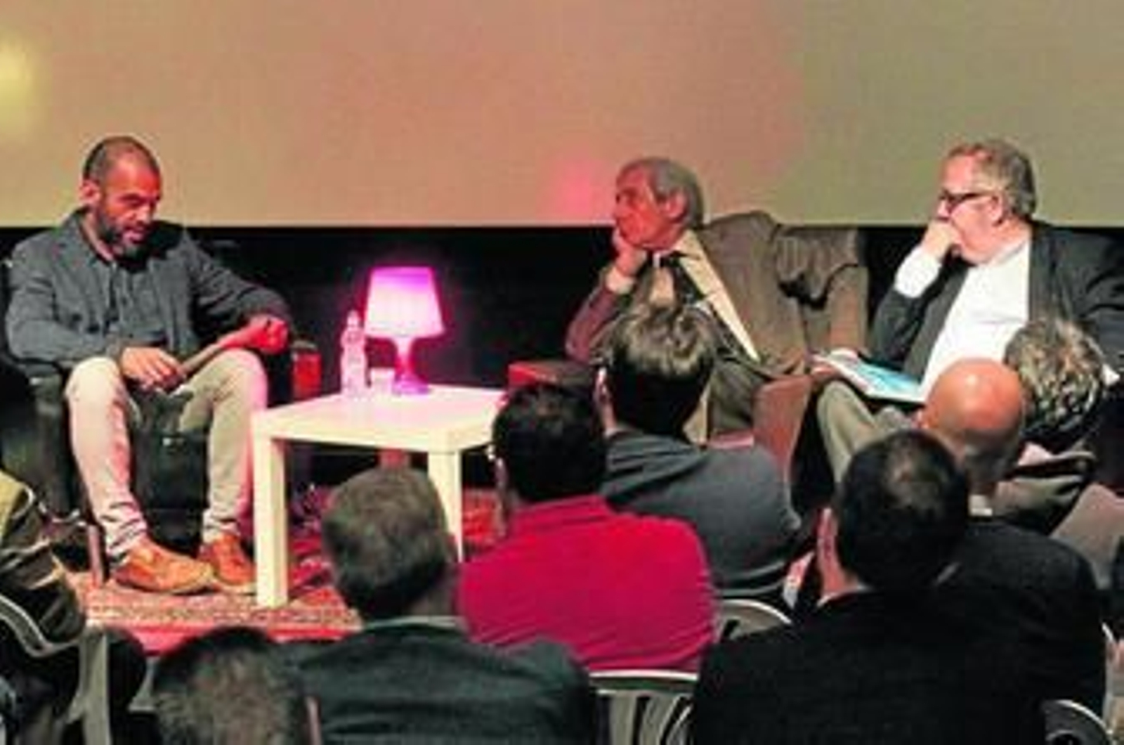 Imagen de José Manuel Cifuentes junto a Ramón Vargas-Machuca y Juan José Téllez, ayer en AlCultura.