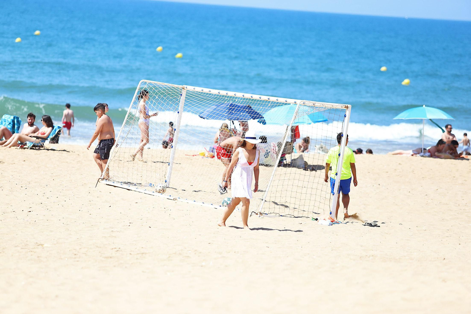 Las playas de Huelva se llenan en el 1 de mayo