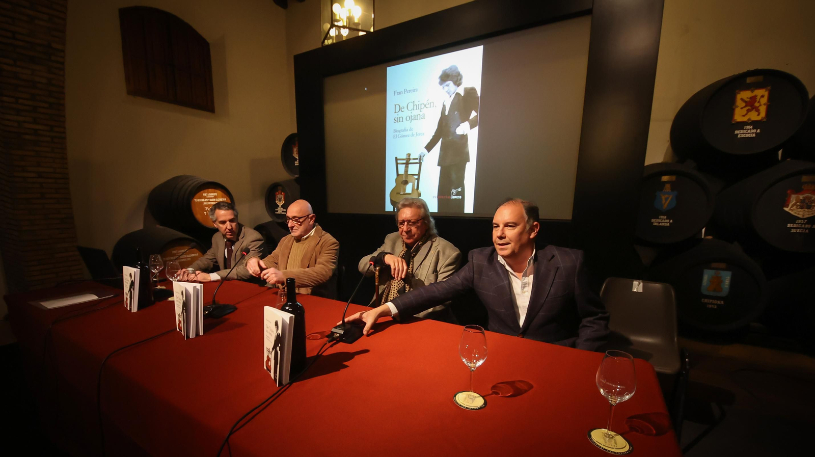 Así fue la presentación del libro de Fran Pereira 'De Chipén , sin ojana' biografía de El Gómez de Jerez