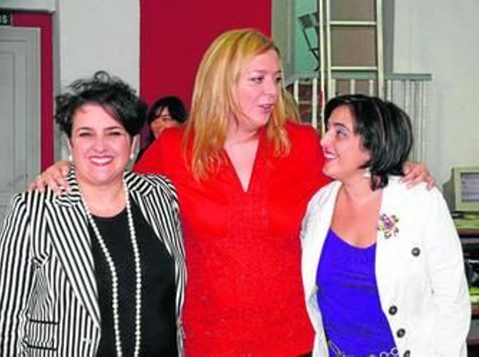 Teresa Jiménez, Flor Almón y Magdalena Sánchez posan después de la rueda de prensa que ayer ofrecieron en Motril.