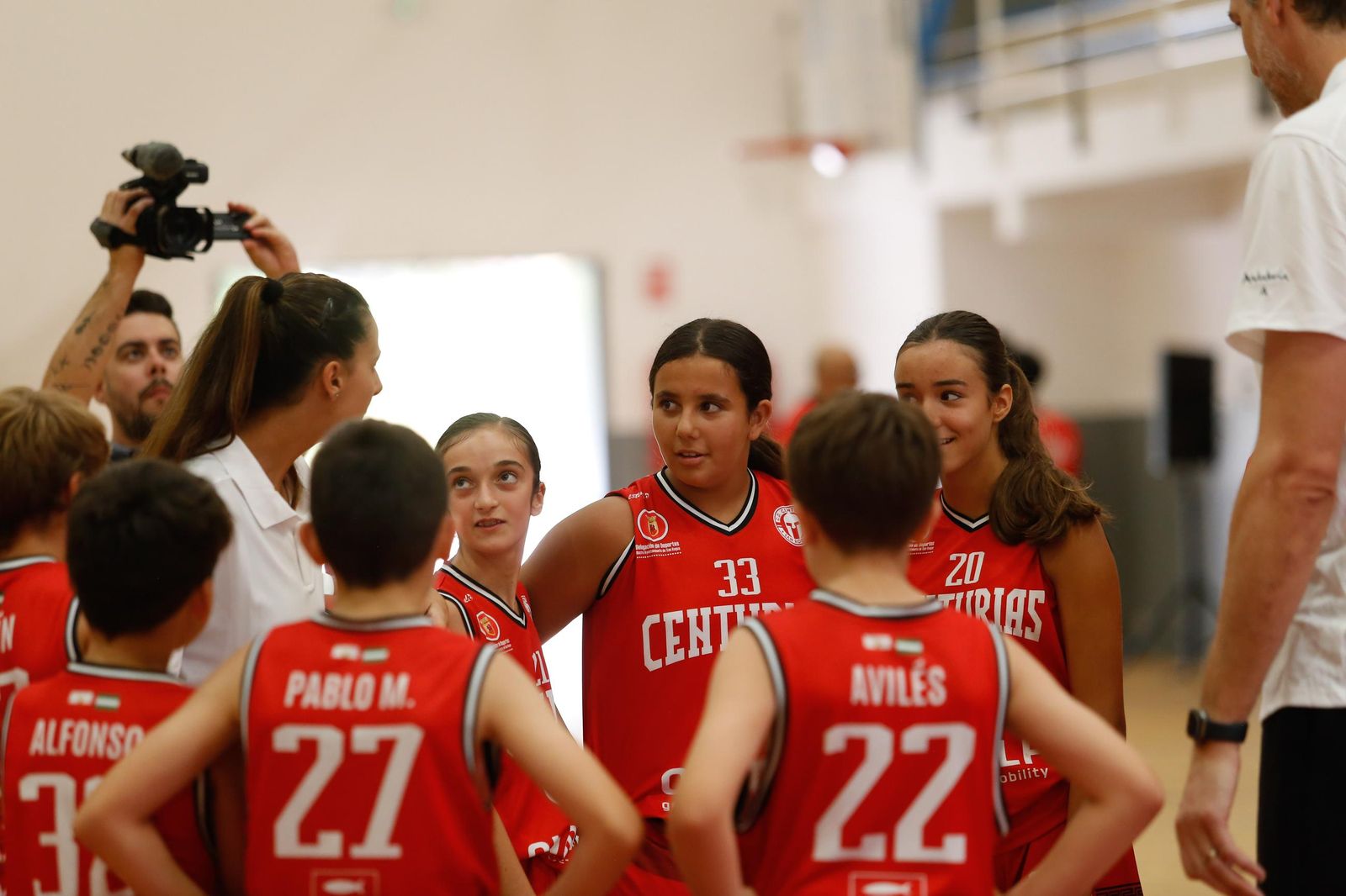 Fotos del encuentro de Pau Gasol con niños en el pabellón de San Roque