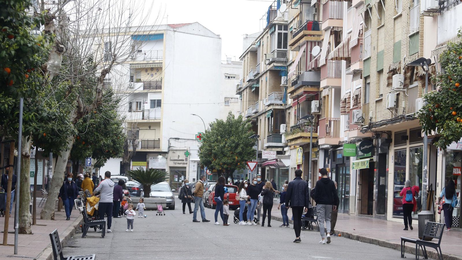 Parte de la avenida de la Viñuela en la que se ha llevado a cabo el proyecto de peatonalización.