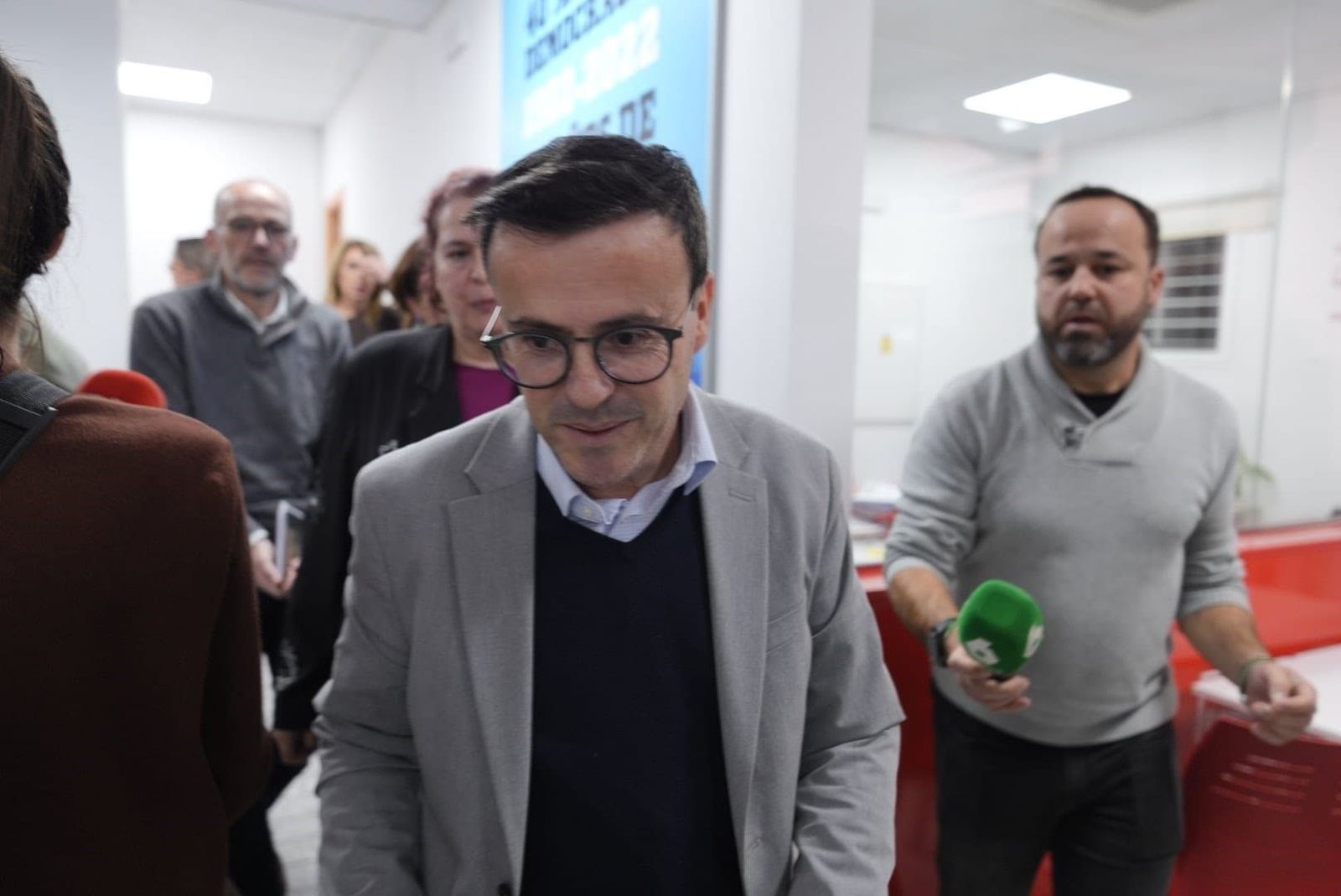 Gallardo a la salida de la reunión urgente de su partido.