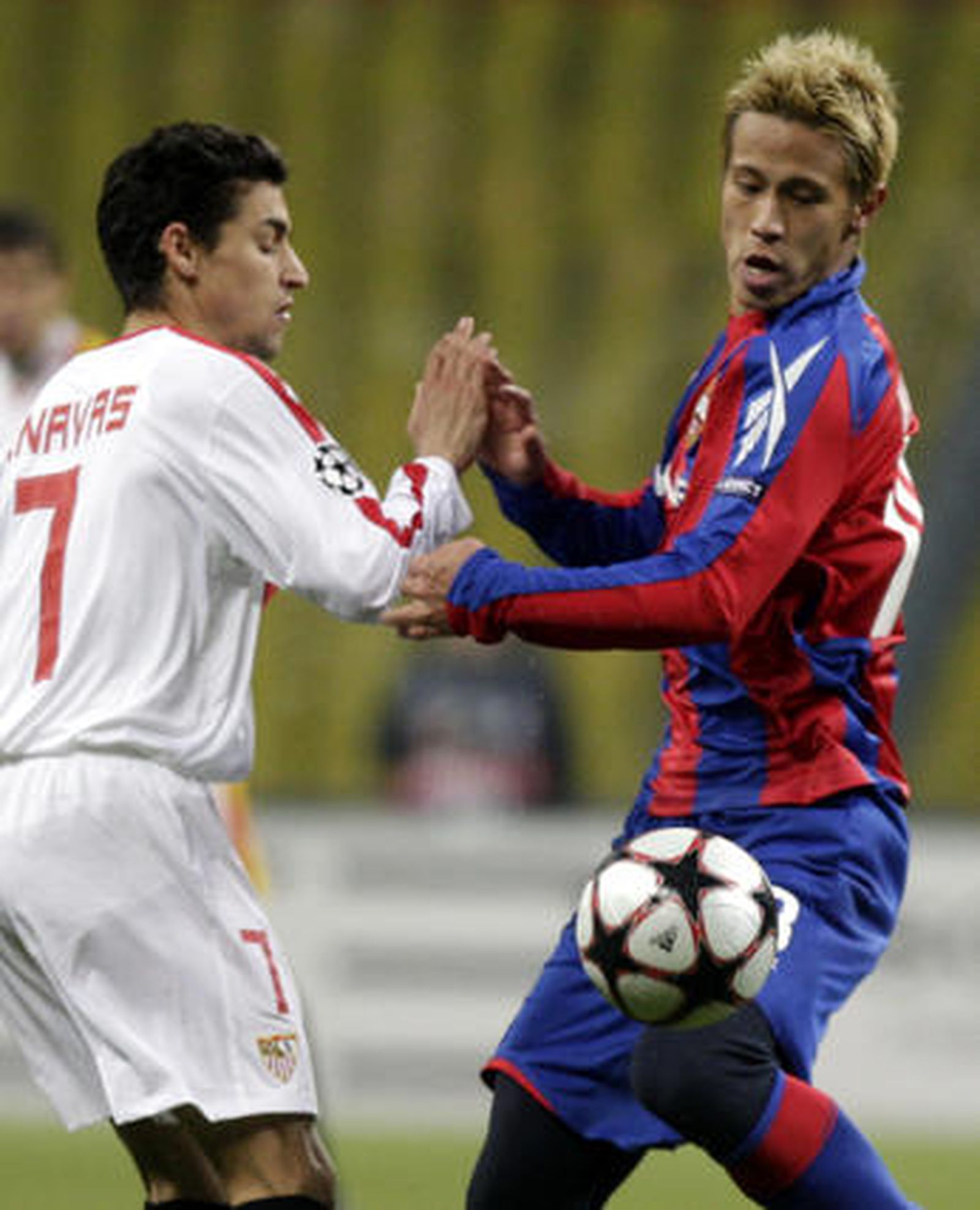Jesús Navas se topa con Honda. 

Foto: Antonio Pizarro