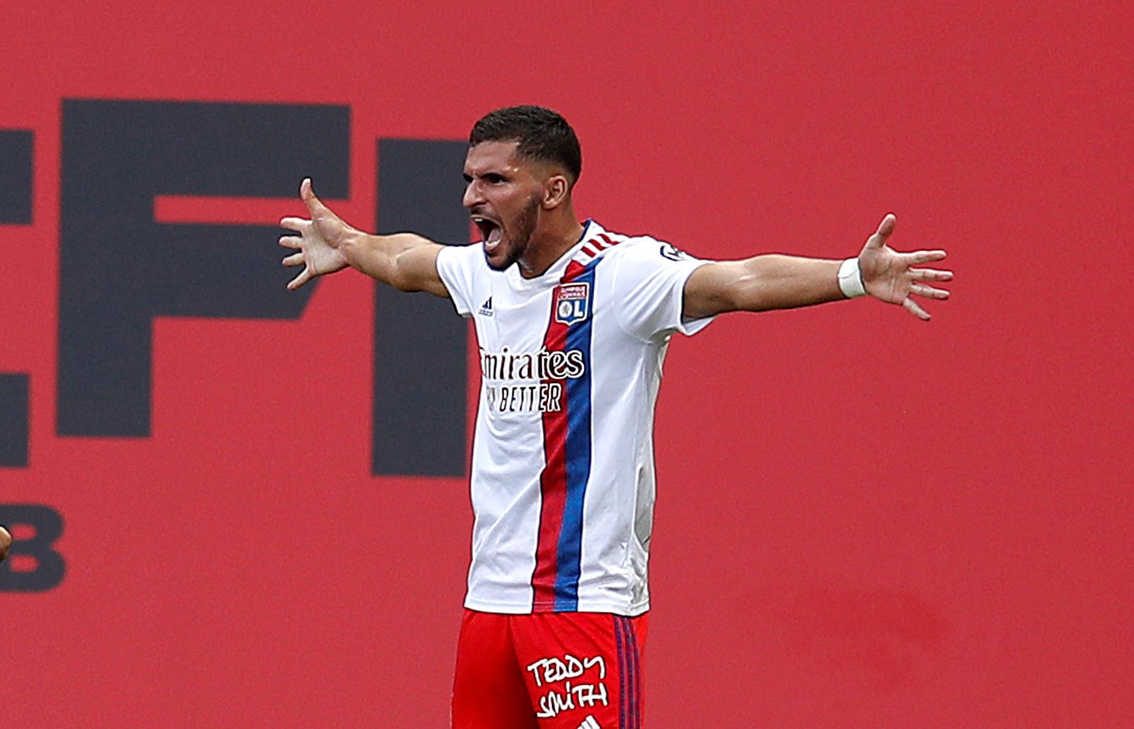 El franco-argelino Aouar celebra un gol ante el Niza en octubre pasado.