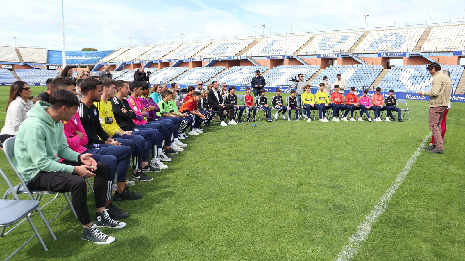 Las mejores imágenes de la renovación de Rubén Gálvez