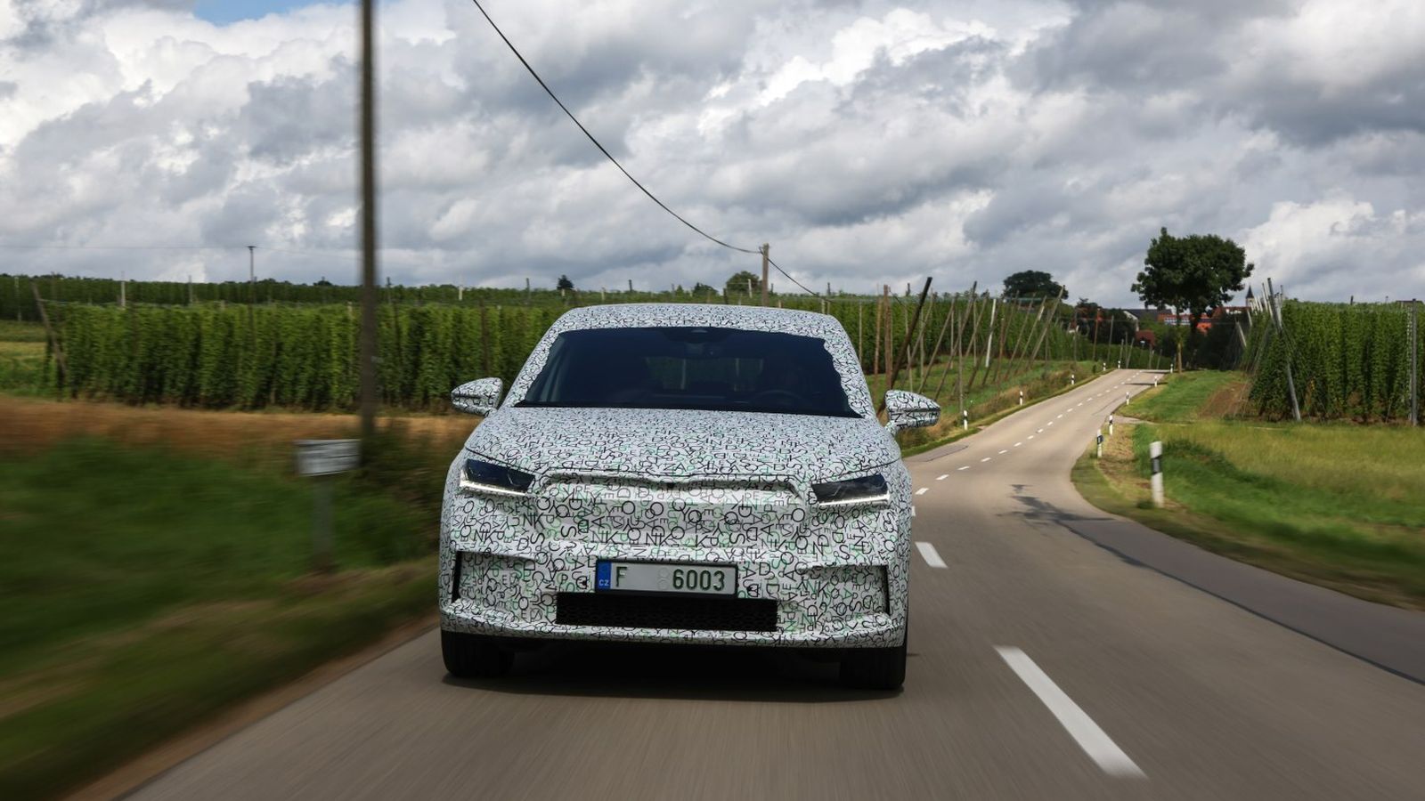 La iluminación opcional será con LED. En la parrilla podrá incorporar el Crystal Face.