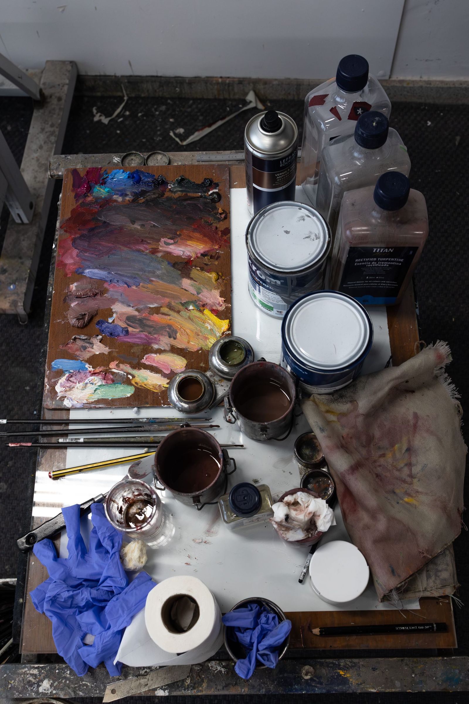 La paleta de colores en el estudio de Daniel Franca.