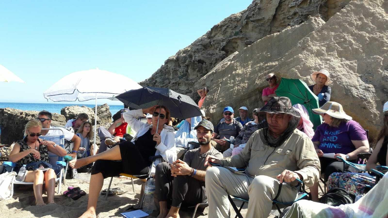 Sixto Paz junto a algunos de los participantes del taller.