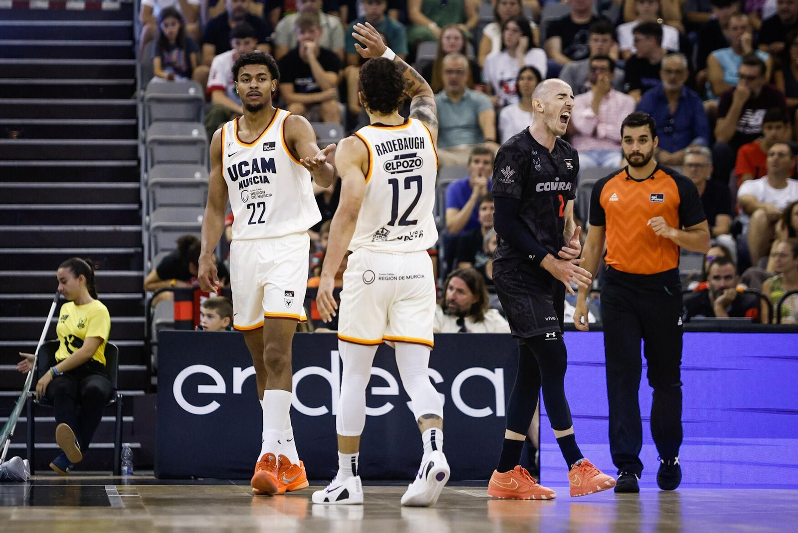 Las imágenes del partido entre el Covirán Granada y el UCAM Murcia