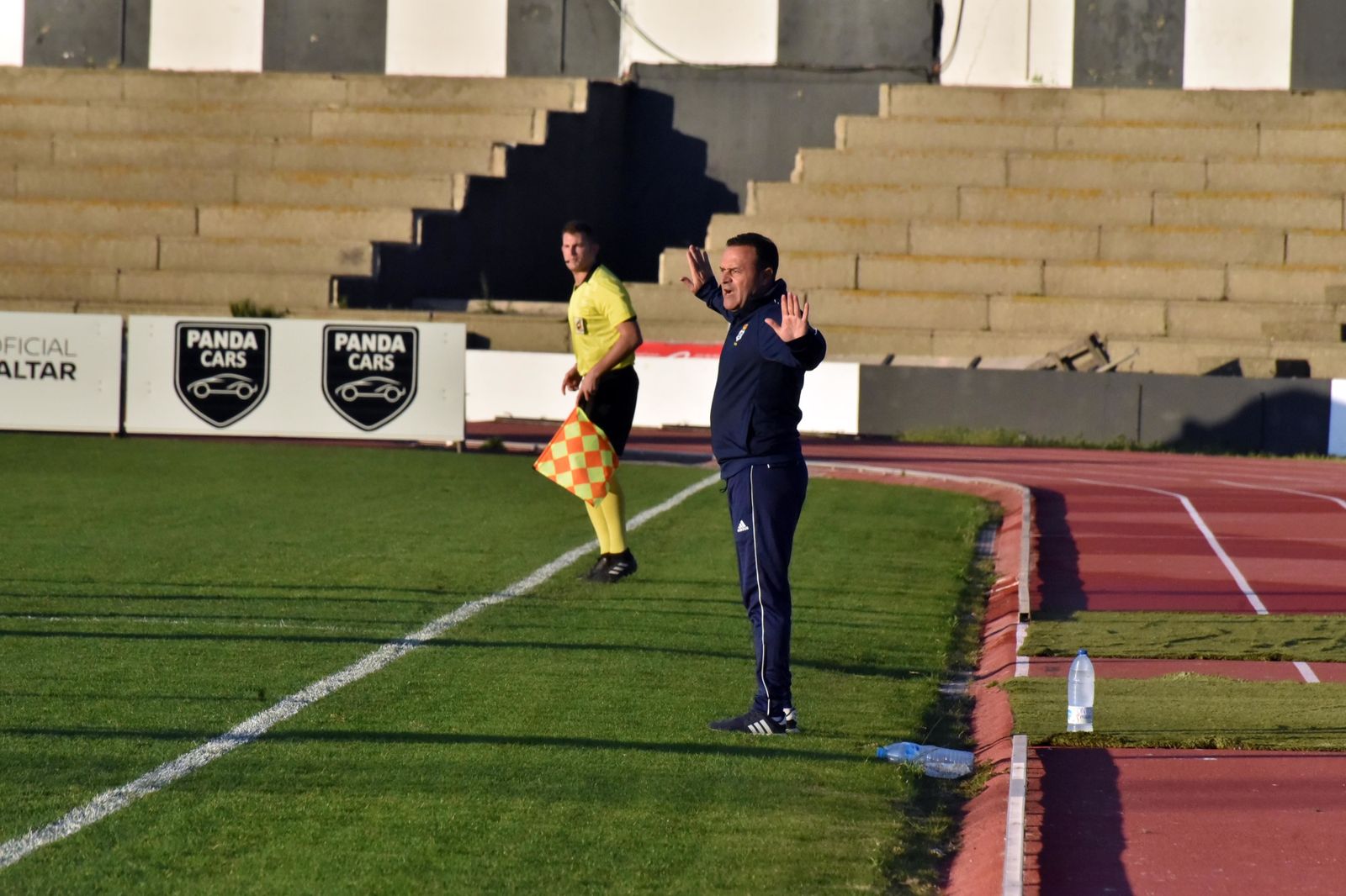 José María Salmerón gesticula durante el partido en el Municipal.