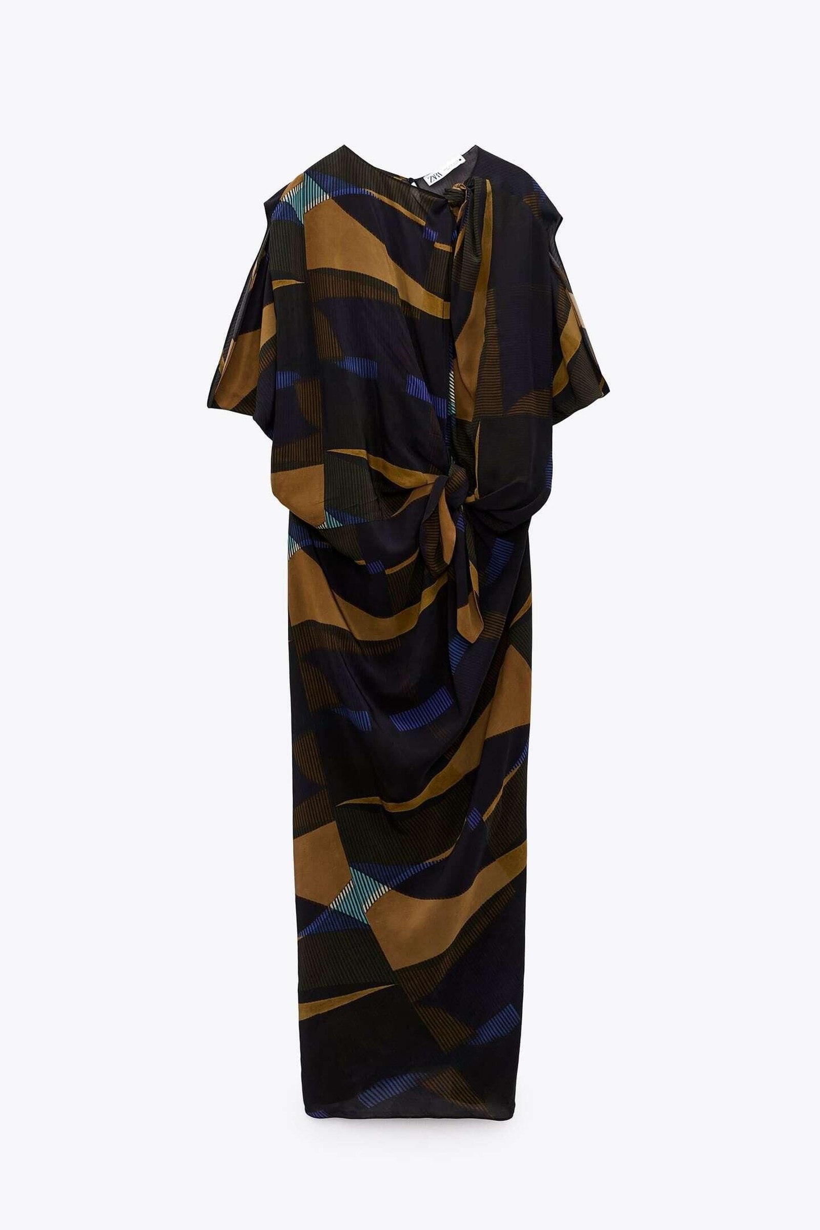 Vestido estampado de Zara.