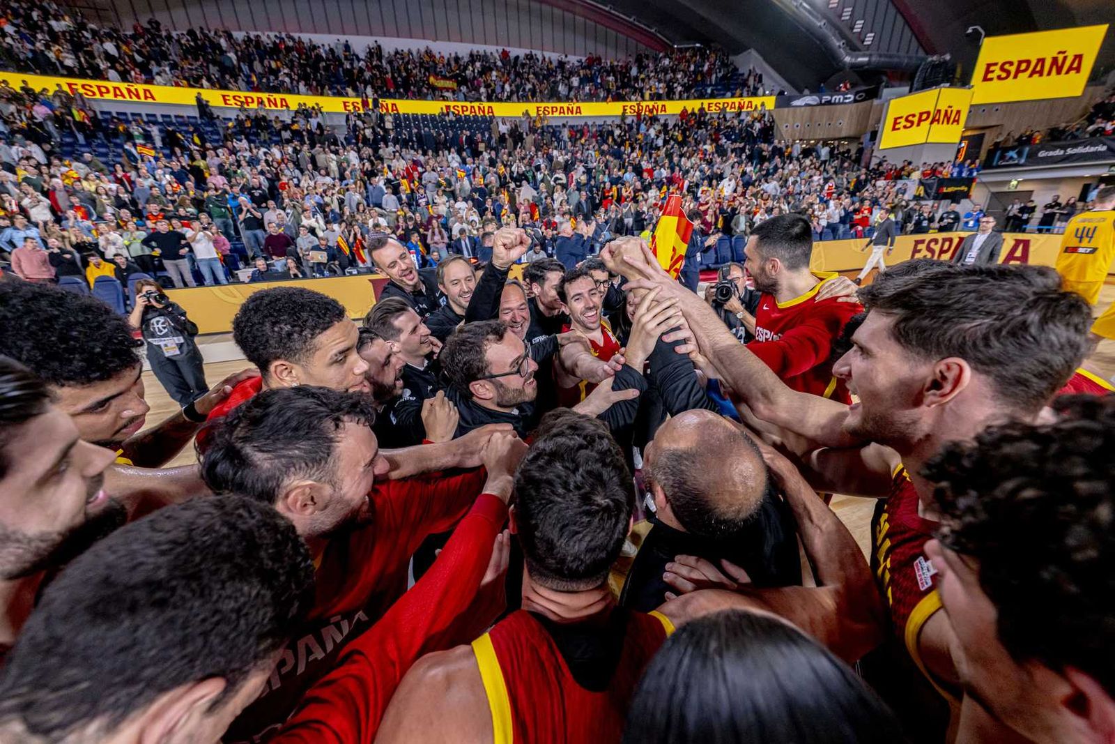 Francis Alonso lidera a una España invicta con 12 puntos