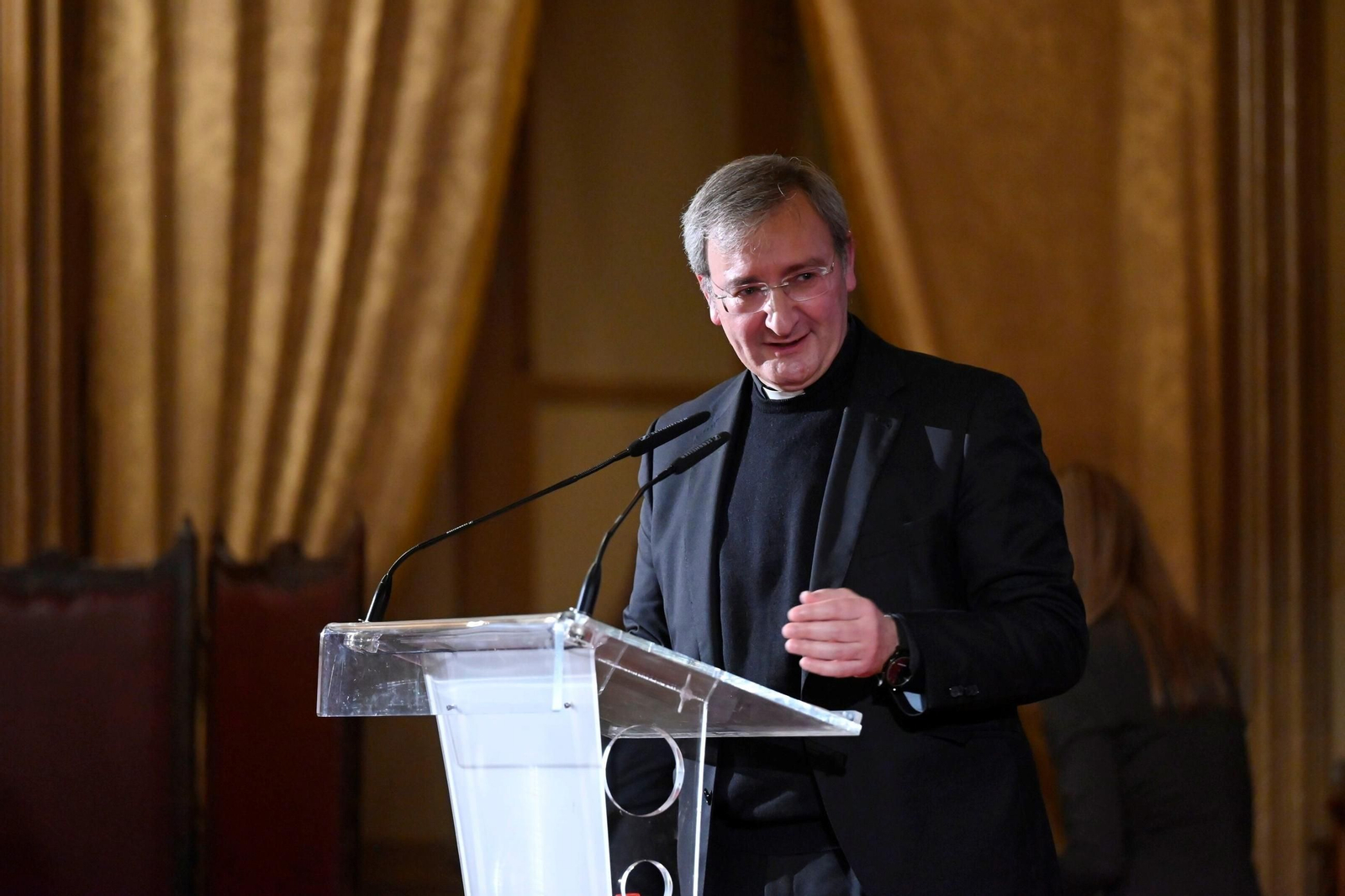 Ls imágenes de la entrega de insignias y la Medalla de Oro del Real Círculo de la Amistad de Córdoba