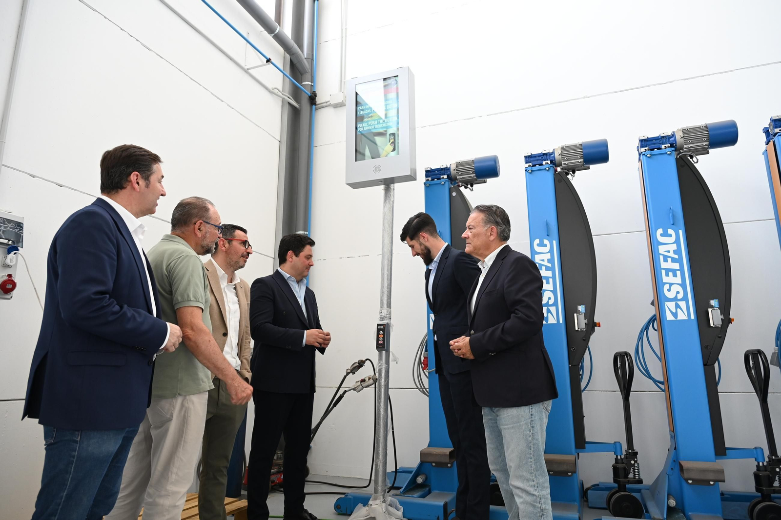 Visita a la nueva nave de la empresa Transportes Urbanos de Linares.