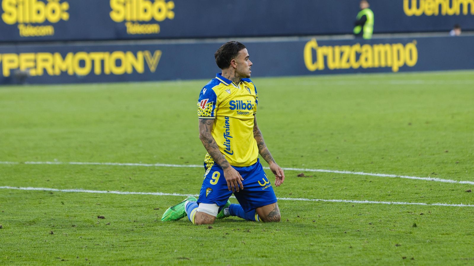 Búscate entre las fotos del partido de fútbol Cádiz CF - Albacete Balompié