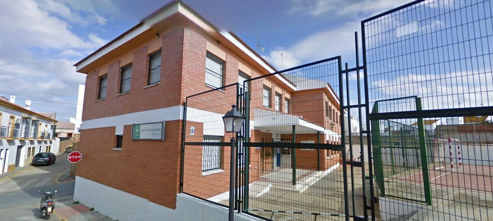 Exterior del colegio Pedro de Lope de La Redondela, donde hay tres positivos entre su alumnado.